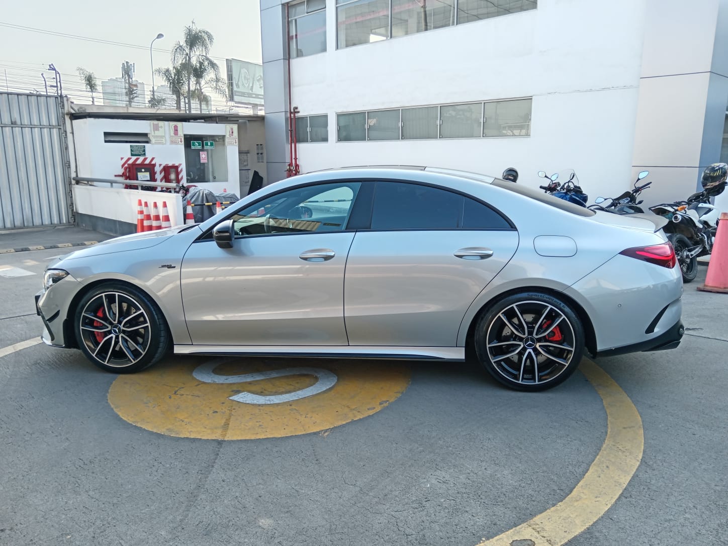 MERCEDES-BENZ CLA 35 AMG